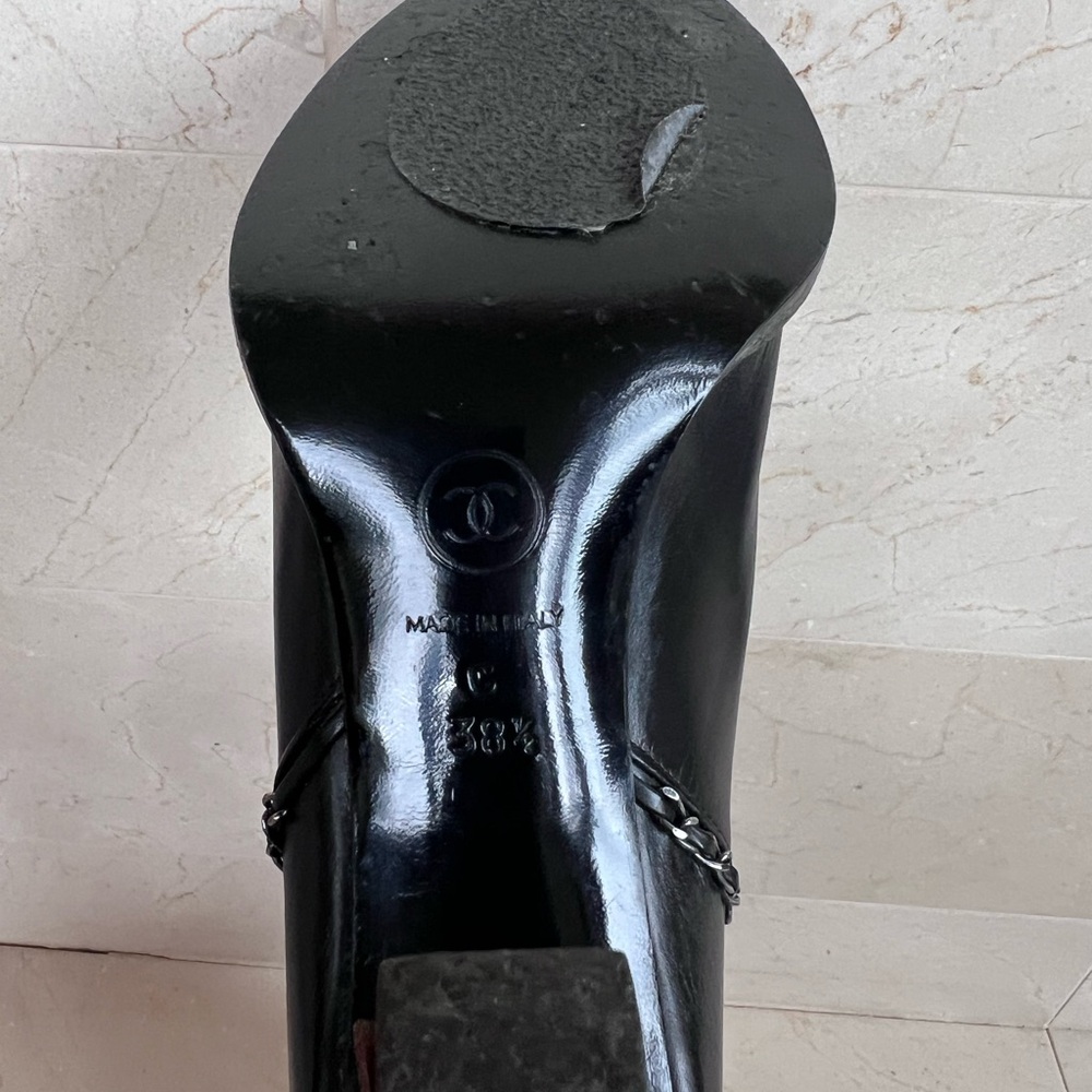 Chanel Black Leather Knee-High Boots with Chain Detail - Picture 16 of 16